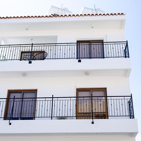 Spacious 2 Bedroom Appartment Near Mall -Internet 1Gbps Paphos 外观 照片